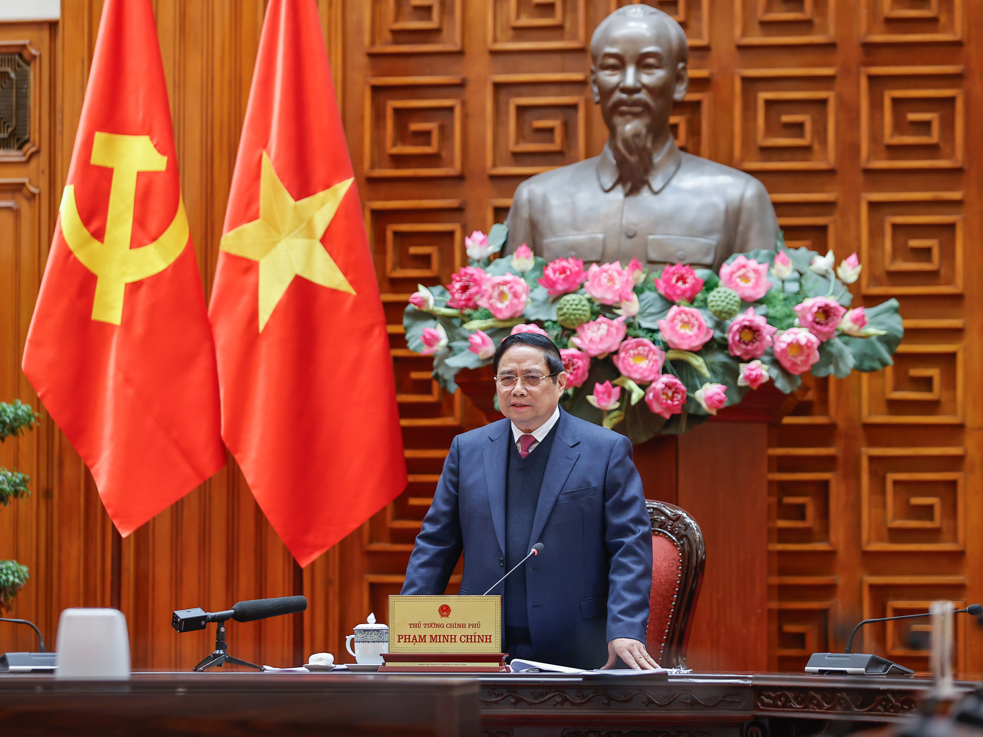 Thủ tướng: Triển khai Nghị quyết Đại hội XIV của Đảng ngay từ những ngày đầu, tuần đầu, tháng đầu- Ảnh 1. Thủ tướng: Triển khai Nghị quyết Đại hội XIV của Đảng ngay từ những ngày đầu, tuần đầu, tháng đầu- Ảnh 1.