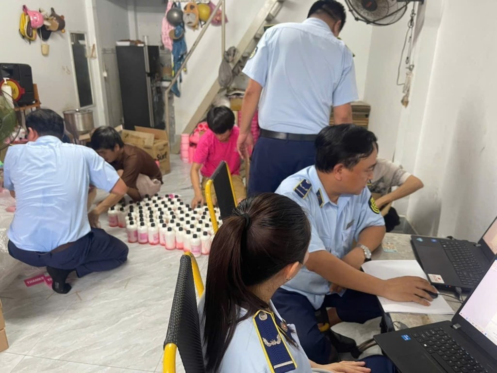 Kinh doanh mỹ phẩm, thực phẩm chức năng qua mạng thu lợi “khủng” nên nhiều đối tượng bất chấp 4c.jpg