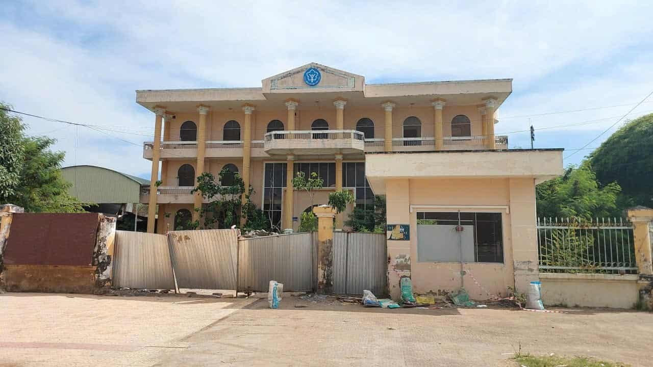 Trong số trụ sở dôi dư của Cà Mau, có nhiều nhà, đất diện tích từ vài chục đến hàng nghìn mét vuông, từng là trụ sở làm việc của các cơ quan, đơn vị cấp tỉnh và xã, phường cũ. Trong ảnh: Trụ sở Bảo hiểm xã hội trước đây, nằm trên đường Trần Huỳnh. 2.jpg