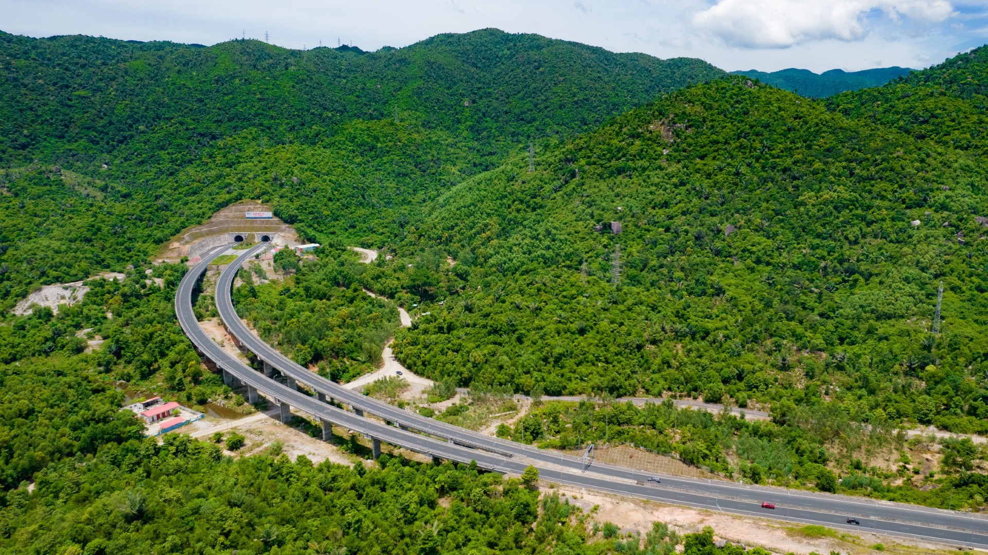 Tập đoàn Đèo Cả dự kiến sẽ nhận chuyển nhượng hơn 23,1 triệu quyền mua cổ phiếu <a style='text-decoration: none;' href='/HHV'>HHV</a> trong hai ngày 29 và 30/1. Ảnh minh họa Tập đoàn Đèo Cả dự kiến sẽ nhận chuyển nhượng hơn 23,1 triệu quyền mua cổ phiếu <a style='text-decoration: none;' href='/HHV'>HHV</a> trong hai ngày 29 và 30/1. Ảnh minh họa