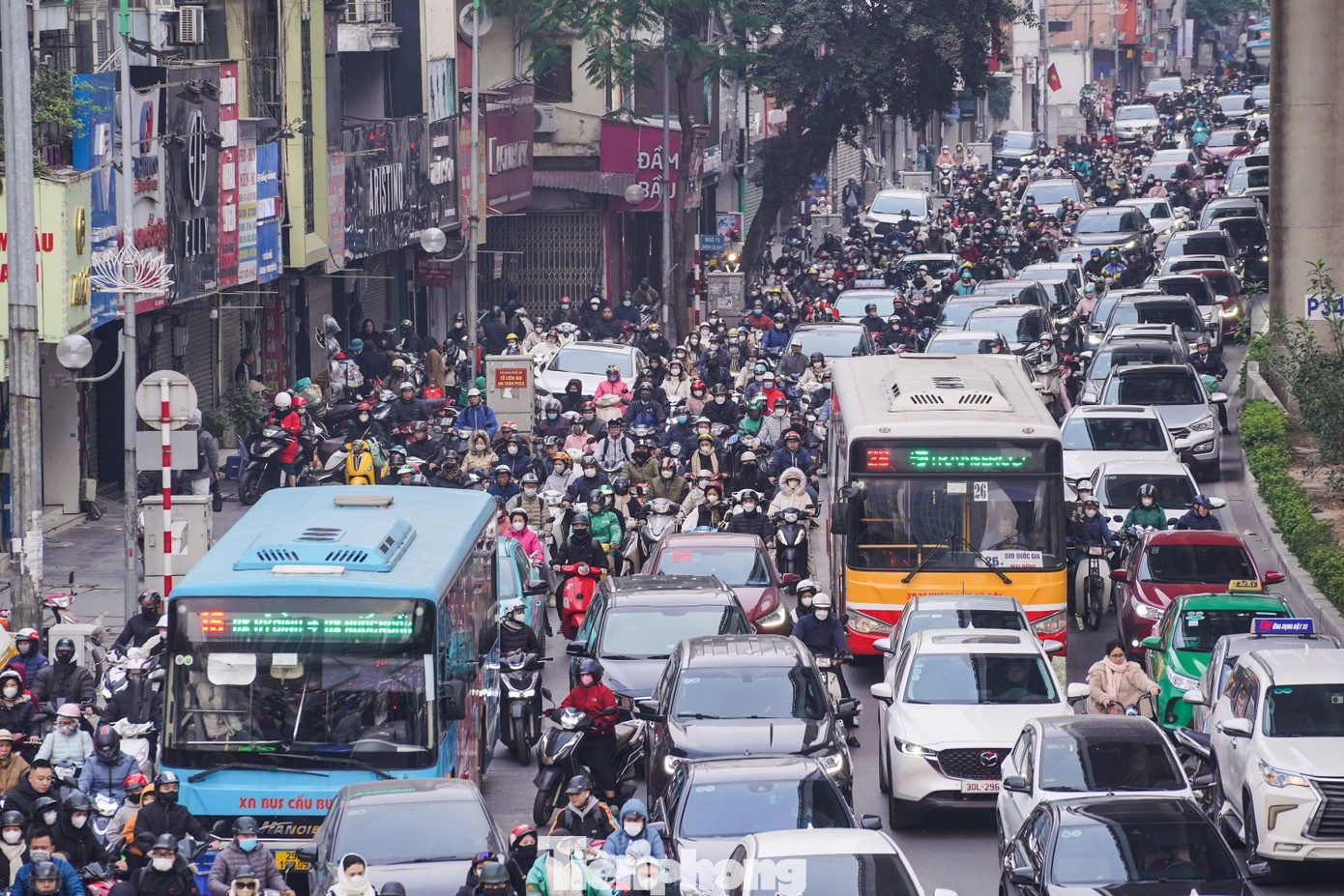 Ùn tắc giao thông những ngày cuối năm tại Hà Nội image.jpg