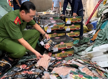 Cận Tết, thực phẩm 'bẩn' và hàng giả bị truy quét gắt trên toàn quốc