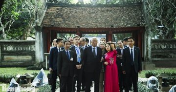 Chủ tịch Hội đồng châu Âu tham quan Văn Miếu - Quốc Tử Giám