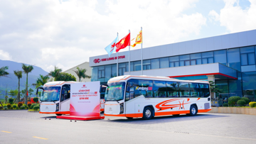 Hãng xe Việt Kim Long Motor bàn giao lô xe bus 'made in Vietnam' cao cấp cho ông lớn vận tải Hà Tĩnh