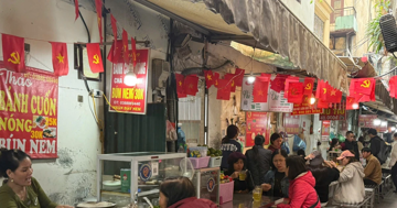 Một ngày làm ăn của người dân ở nơi 'mét vuông nuôi sống bao thế hệ'