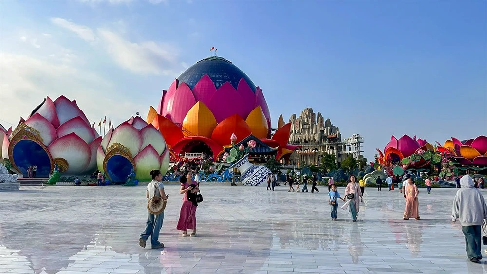 Công trình liên hoa bảo tháp. Nguồn ảnh: Báo Cần Thơ Công trình liên hoa bảo tháp. Nguồn ảnh: Báo Cần Thơ