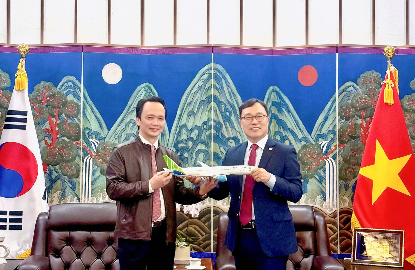 Ông Trịnh Văn Quyết tại cuộc gặp Đại sứ Hàn Quốc tại Việt Nam mới đây (Ảnh: <a style='text-decoration: none;' href='/FLC'>FLC</a>). quyet.jpg