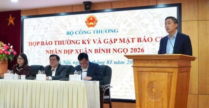 Đại diện Cục Xúc tiến thương mại cho biết, kỳ vọng Hội chợ mùa Xuân sẽ đạt doanh số vượt 1.000 tỷ đồng. achien1-10471974-4861.jpg