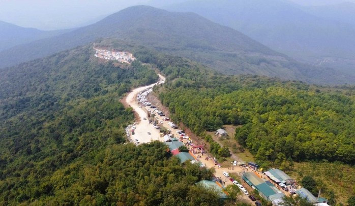 Huyệt đạo linh thiêng bậc nhất Việt Nam trên đỉnh núi cao nhất vùng dừng đón khách - Ảnh 1. Huyệt đạo linh thiêng bậc nhất Việt Nam trên đỉnh núi cao nhất vùng dừng đón khách - Ảnh 1.