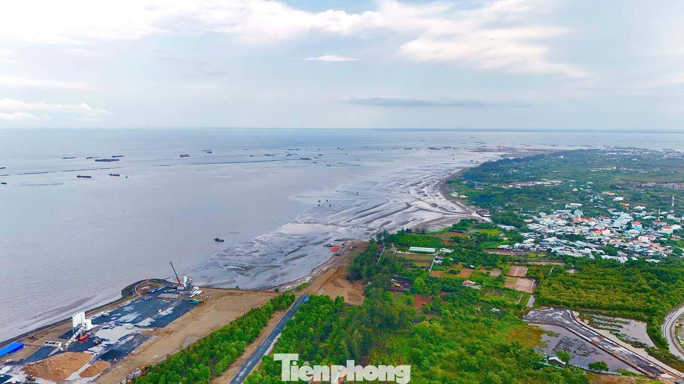 Nhiều dự án tỷ USD ồ ạt đổ bộ thị trường bất động sản năm 2025. image-2026-01-02t091715233.jpg