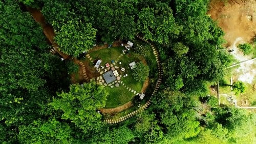 Huyệt đạo linh thiêng bậc nhất Việt Nam trên đỉnh núi cao nhất vùng dừng đón khách - Ảnh 2. Huyệt đạo linh thiêng bậc nhất Việt Nam trên đỉnh núi cao nhất vùng dừng đón khách - Ảnh 2.