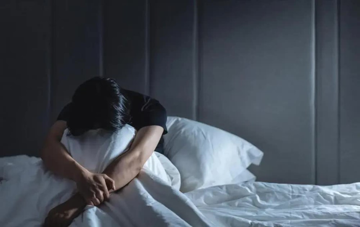 Thường xuyên dậy sớm là cảnh báo của nhiều bệnh lý