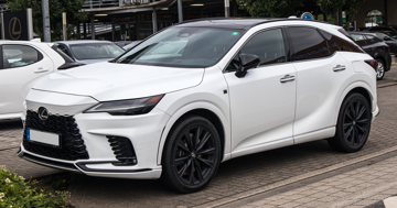 Toyota và Lexus triệu hồi gần 5.000 xe tại Việt Nam do lỗi hỗ trợ đỗ xe