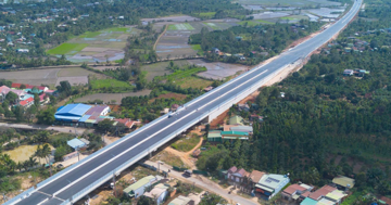 Trước Tết Nguyên đán, chính thức thông xe cao tốc nối 'rừng - biển' đầu tiên của Việt Nam