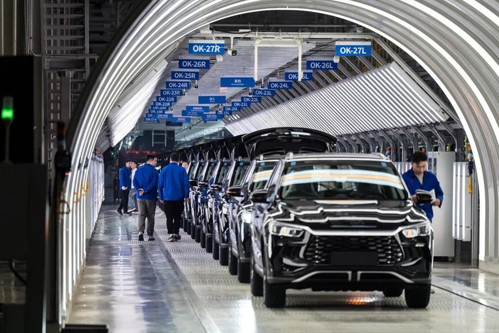 BYD chuẩn bị soán ngôi Tesla để trở thành hãng xe điện lớn nhất thế giới? - ảnh 1