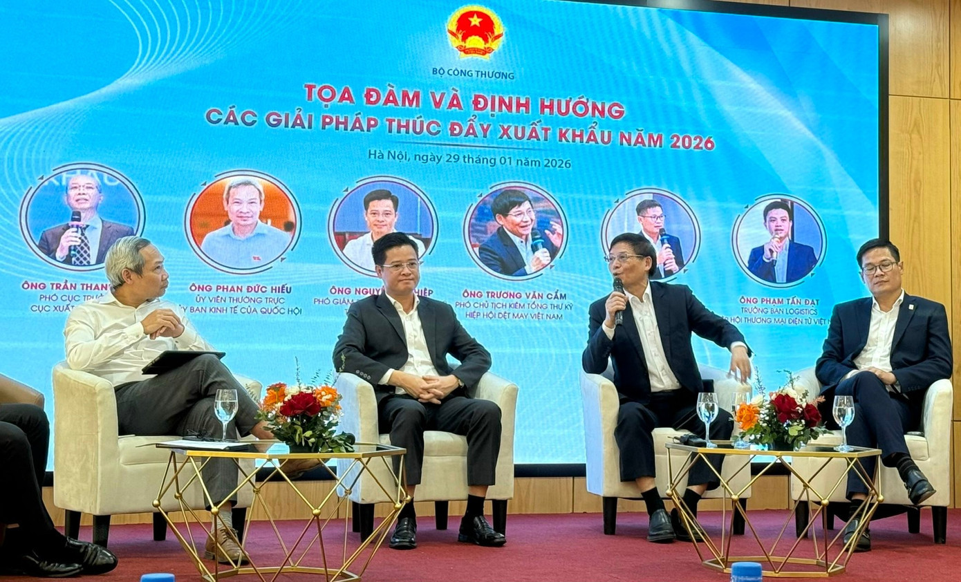 Các đại biểu chia sẻ tại hội nghị. 3.jpg
