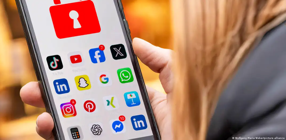 Nền kinh tế lớn thứ 3 châu Âu tiến tới cấm trẻ em dưới 15 tuổi dùng Facebook, Instagram, TikTok - ảnh 1