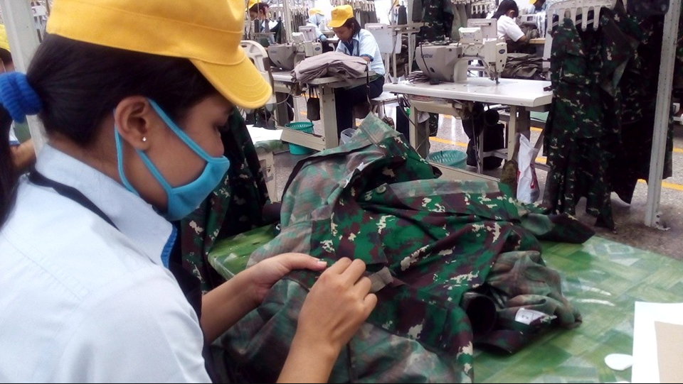 Kế hoạch giải cứu trị giá 6 tỷ USD của nền kinh tế lớn nhất Đông Nam Á khiến ngành công nghiệp dệt may hoang mang vì sao? - ảnh 1