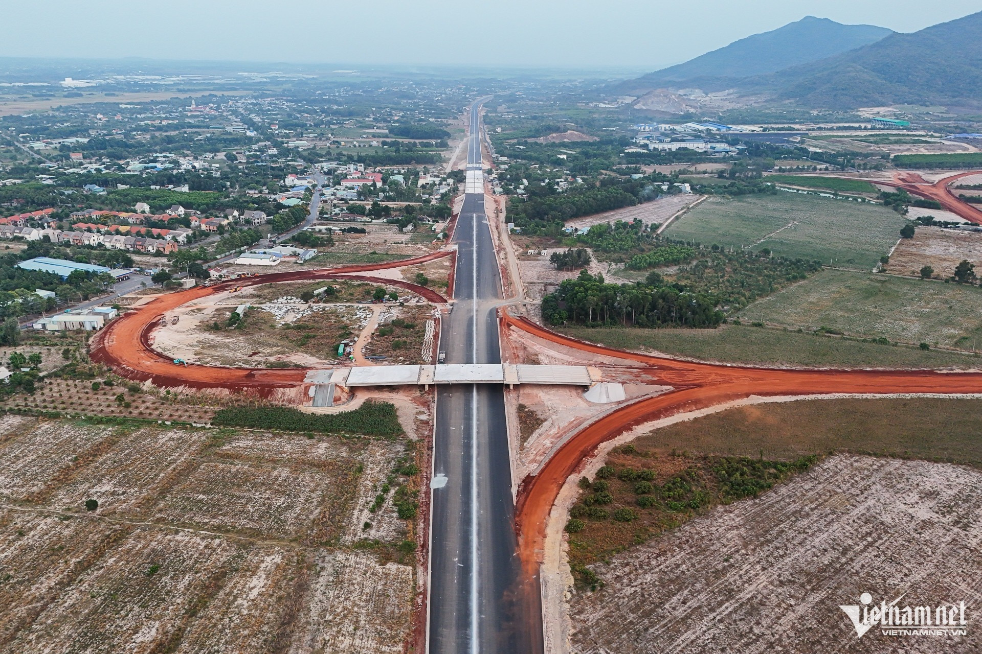 Dự án thành phần trên trục cao tốc gần 18.000 tỷ kết nối 2 tỉnh thành giàu nhất Việt Nam đón tin vui lớn- Ảnh 2. Dự án thành phần trên trục cao tốc gần 18.000 tỷ kết nối 2 tỉnh thành giàu nhất Việt Nam đón tin vui lớn- Ảnh 2.