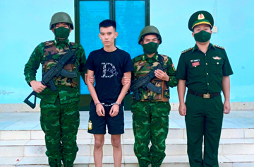 Bắt nóng Lê Phú Nghĩa SN 2002 khi đang nhập cảnh vào Việt Nam