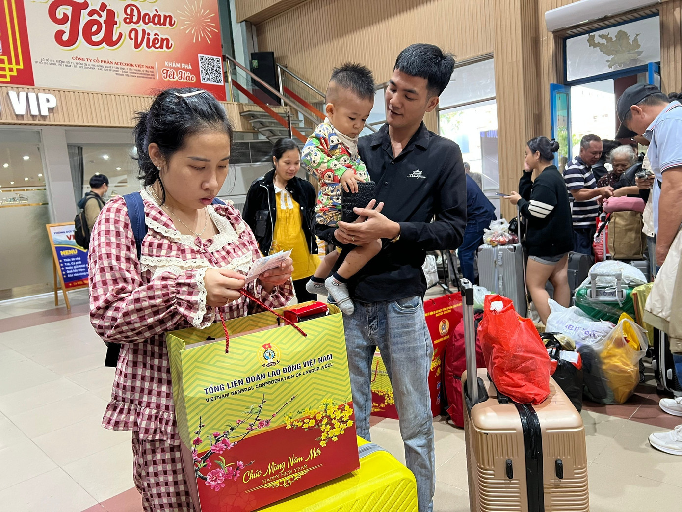 Công nhân TPHCM được tặng vé xe, vé tàu về quê đón Tết đoàn viênẢnh: U.P 4b.jpg