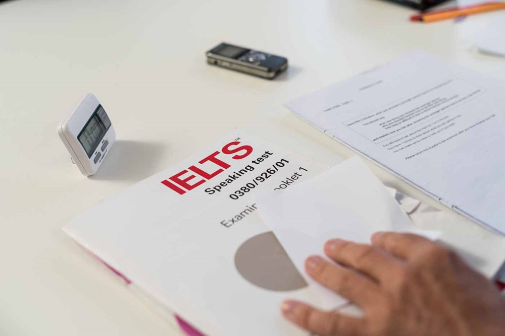 Hàng loạt quốc gia tuyên bố dừng tổ chức bài thi IELTS theo hình thức này - ảnh 1