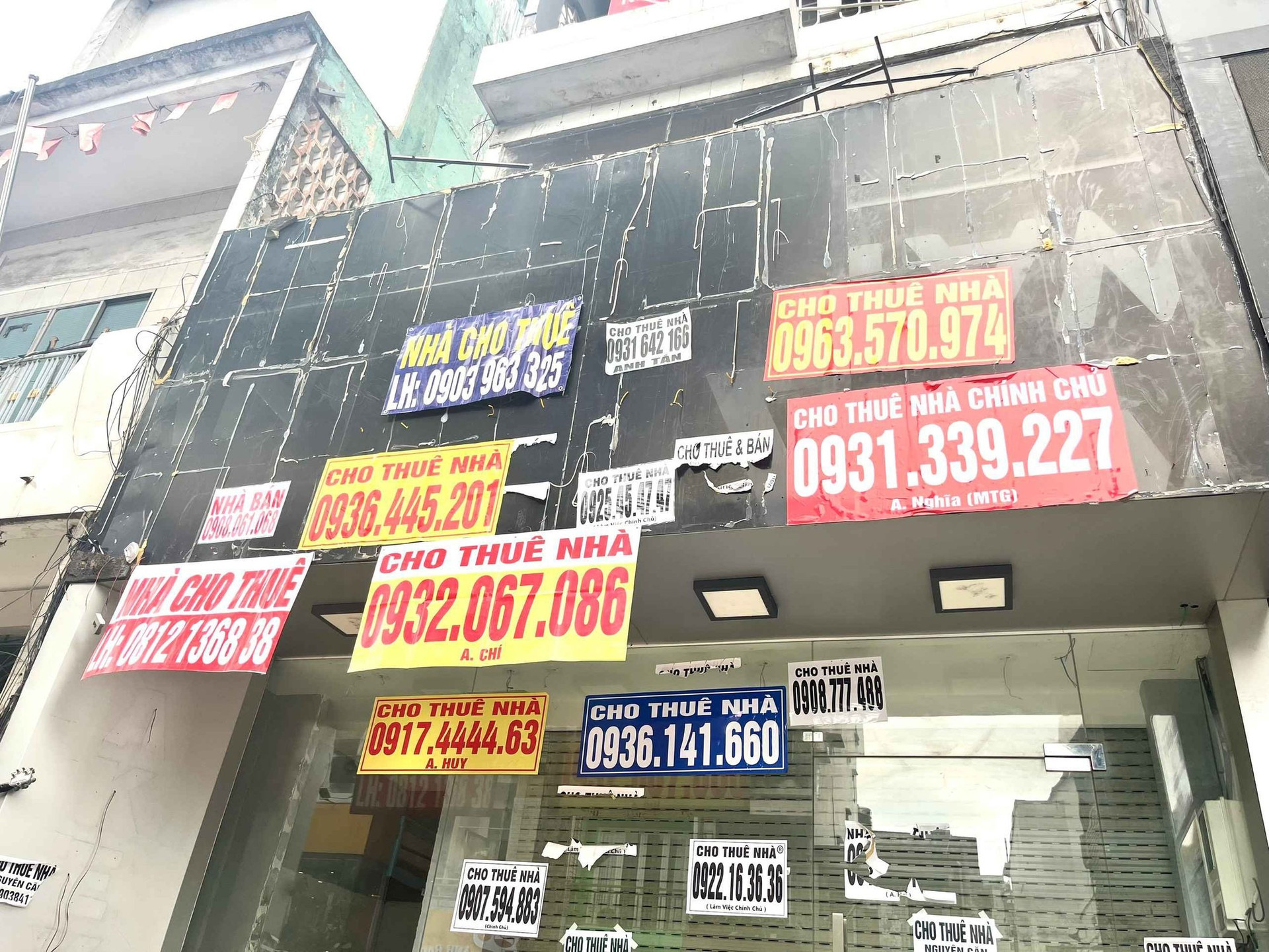 Mặt bằng cho thuê cuối năm: ‘Phố kim cương’ không lo ế, ‘phố vàng’ mòn mỏi chờ người thuê- Ảnh 2. Mặt bằng cho thuê cuối năm: ‘Phố kim cương’ không lo ế, ‘phố vàng’ mòn mỏi chờ người thuê- Ảnh 2.