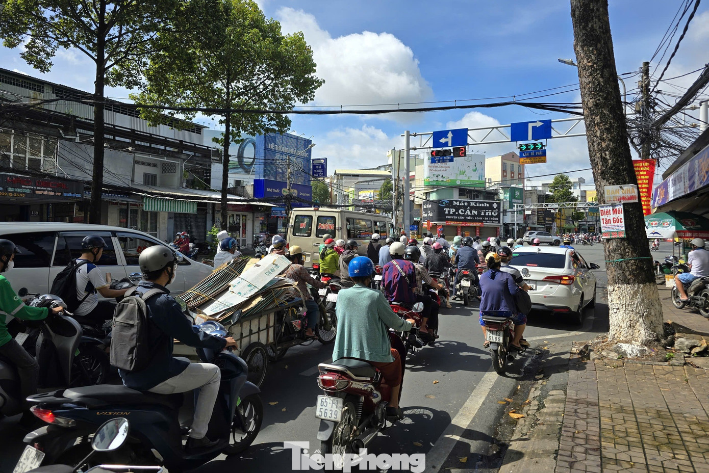 Nút giao đường Mậu Thân - 3 Tháng 2 - Trần Hưng Đạo tại Cần Thơ thường xuyên ùn tắc. tp-nut1.jpg