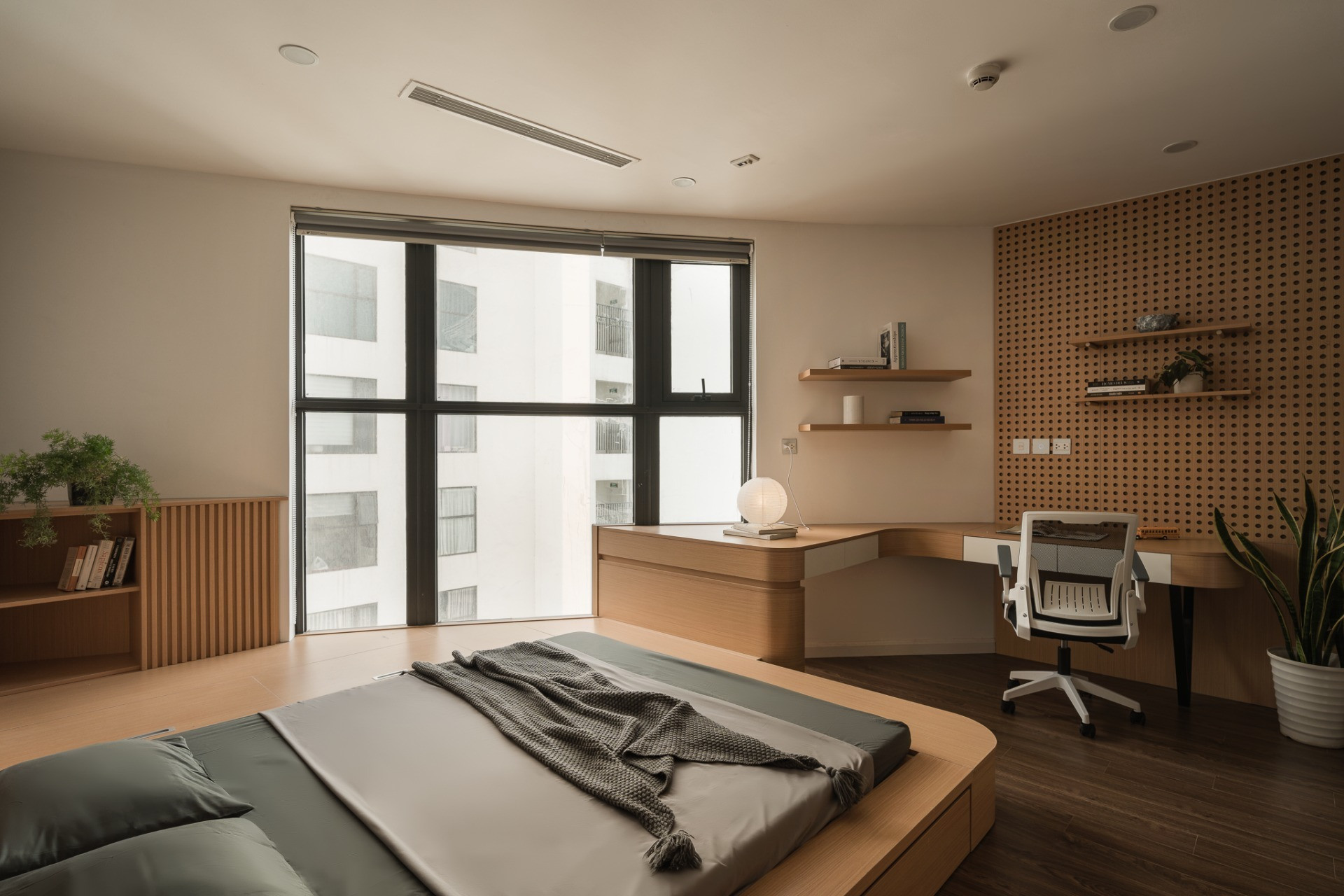 Căn hộ 125m2 bàn giao thô thành 'nhà sáng': Hành lang dài, góc cong vụn vẫn hóa tổ ấm thông minh- Ảnh 11. Căn hộ 125m2 bàn giao thô thành 'nhà sáng': Hành lang dài, góc cong vụn vẫn hóa tổ ấm thông minh- Ảnh 11.