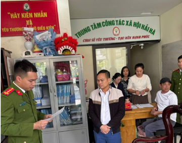Bắt tạm giam một Giám đốc Trung tâm Công tác xã hội