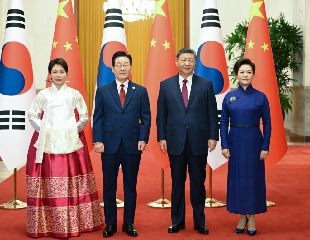 Tổng thống Hàn Quốc khoe ảnh selfie ‘để đời’ cùng Chủ tịch Trung Quốc, chụp bằng điện thoại Xiaomi - ảnh 1