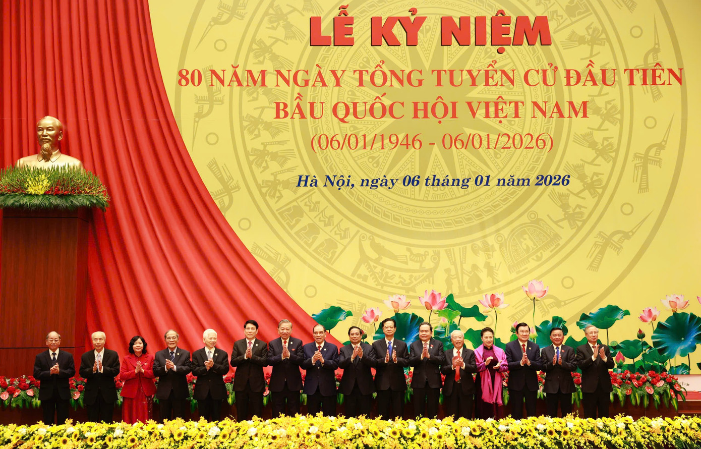 Lãnh đạo, nguyên lãnh đạo Đảng, Nhà nước tại Lễ kỷ niệm. Ảnh: Như Ý 61tbt3.jpg