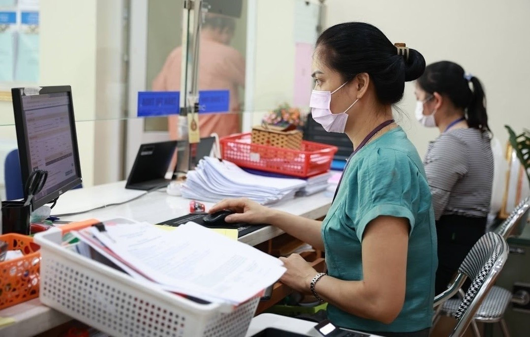 Bộ Nội vụ đang trình Chính phủ sửa đổi chế độ tiền lương với cán bộ, công chức, viên chức. Ảnh minh họa image-2.jpg