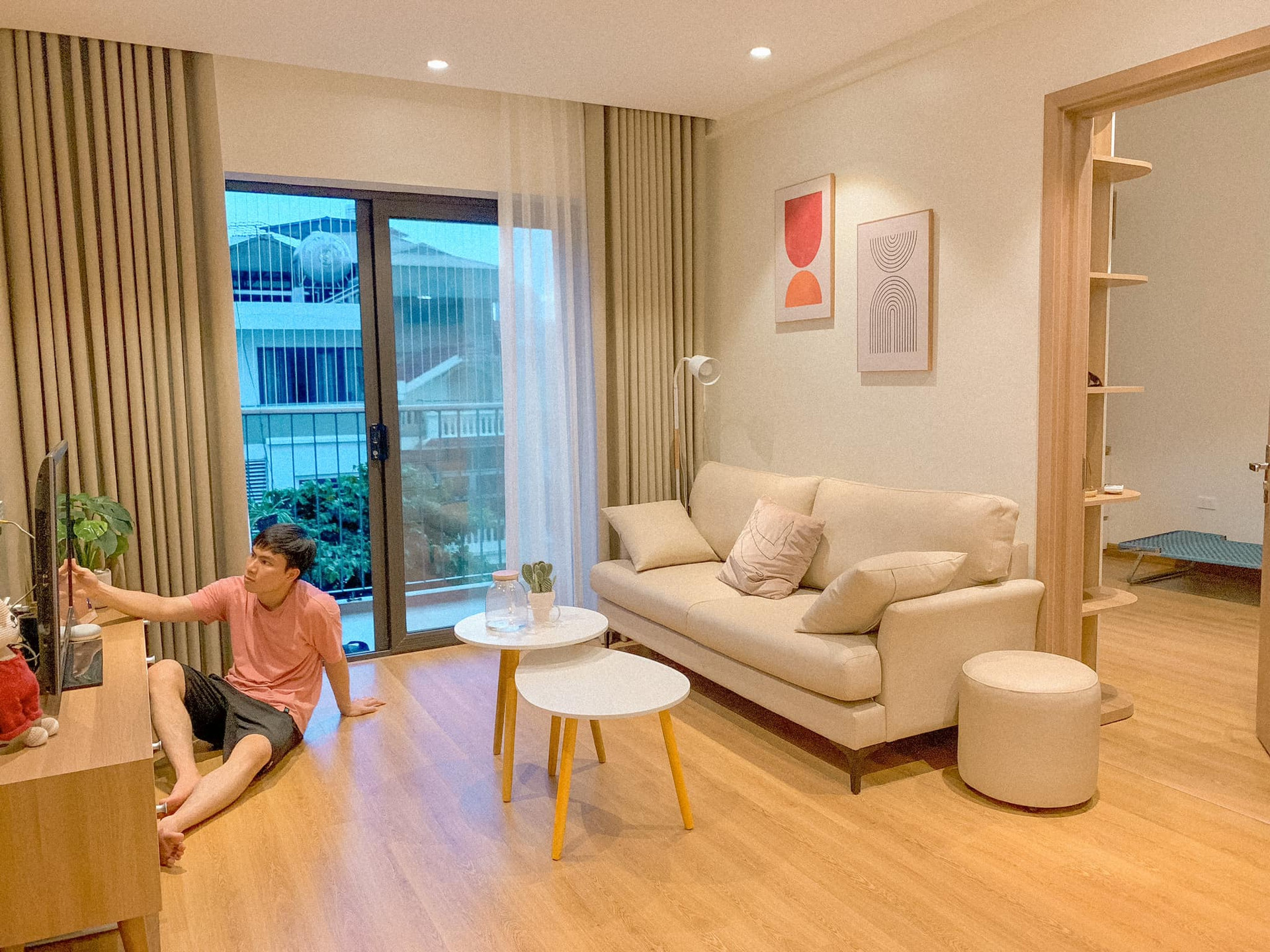 Hồi sinh căn hộ 65m2 thành nơi đáng sống chỉ với 350 triệu đồng- Ảnh 2. Hồi sinh căn hộ 65m2 thành nơi đáng sống chỉ với 350 triệu đồng- Ảnh 2.