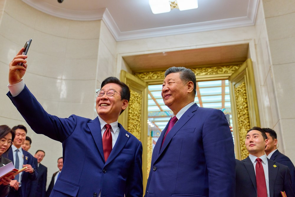 Tổng thống Hàn Quốc khoe ảnh selfie ‘để đời’ cùng Chủ tịch Trung Quốc, chụp bằng điện thoại Xiaomi - ảnh 3