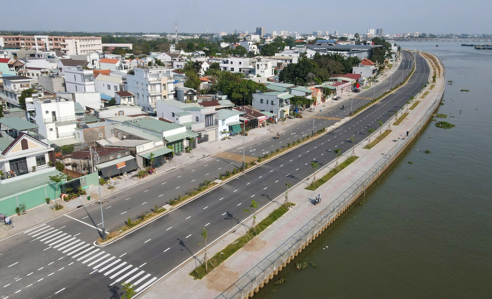 Chỉ hơn một tháng nữa sẽ thông xe tuyến đường ven sông gần 5km đi qua biệt thự cổ là bối cảnh phim Người đẹp Tây Đô- Ảnh 3. Chỉ hơn một tháng nữa sẽ thông xe tuyến đường ven sông gần 5km đi qua biệt thự cổ là bối cảnh phim Người đẹp Tây Đô- Ảnh 3.