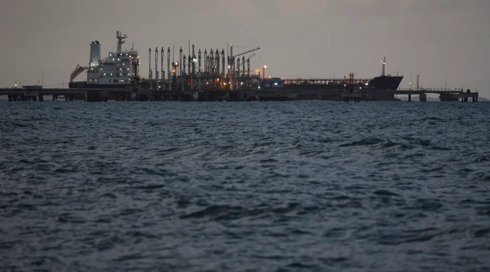 Mỹ siết chặt phong tỏa Venezuela, tàu chở dầu quay đầu hàng loạt - ảnh 1