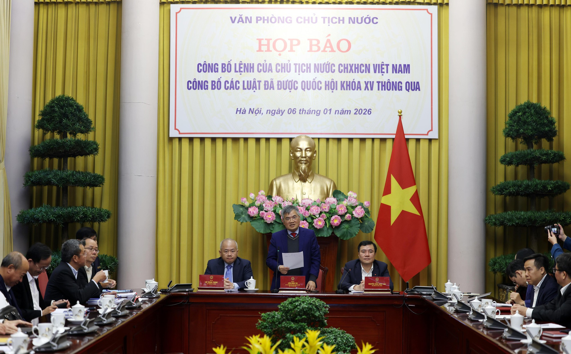 Công bố Lệnh của Chủ tịch nước về 12 luật liên quan lĩnh vực kinh tế với nhiều điểm mới- Ảnh 1. Công bố Lệnh của Chủ tịch nước về 12 luật liên quan lĩnh vực kinh tế với nhiều điểm mới- Ảnh 1.