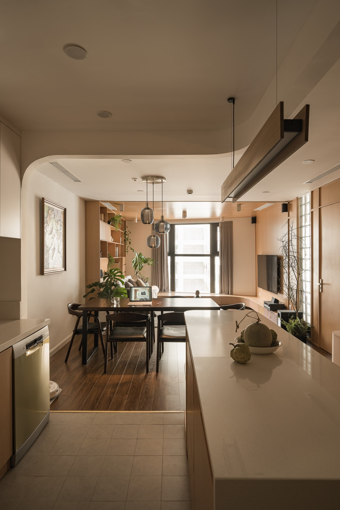 Căn hộ 125m2 bàn giao thô thành 'nhà sáng': Hành lang dài, góc cong vụn vẫn hóa tổ ấm thông minh- Ảnh 3. Căn hộ 125m2 bàn giao thô thành 'nhà sáng': Hành lang dài, góc cong vụn vẫn hóa tổ ấm thông minh- Ảnh 3.