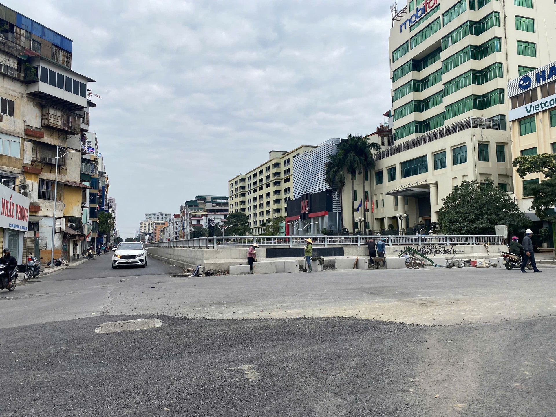Công trường thi công hầm chui Giải Phóng - Kim Đồng Công trường thi công hầm chui Giải Phóng - Kim Đồng