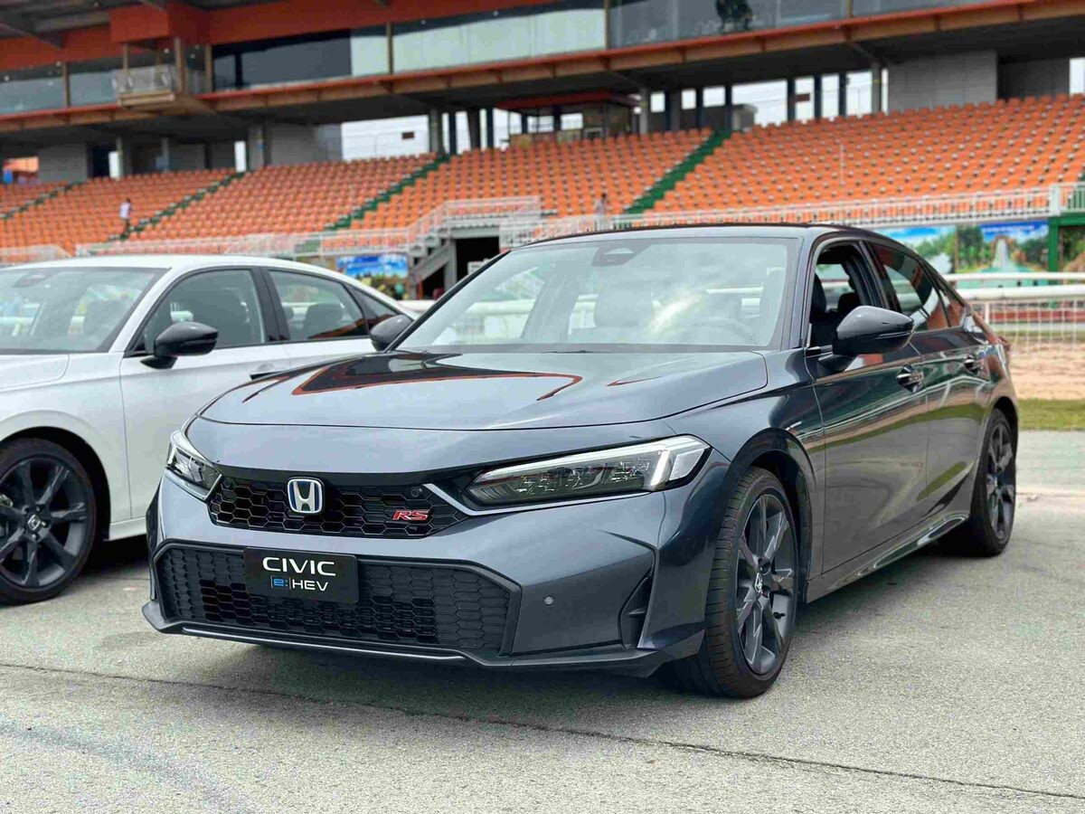 Nhiều đại lý vẫn đang chào bán mẫu Honda Civic bản hybrid VIN2024. Ảnh: Đại lý. honda-civic-moi-2.jpg