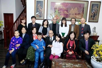 Gia đình Anh hùng Lao động lừng danh Việt Nam: Cha là Giáo sư, cận vệ của Bác Hồ, con cháu đều học hành thành đạt
