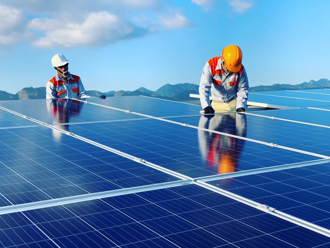 Bộ Công Thương đề xuất điện mặt trời mái nhà được bán tối đa 50% điện dư. dien-mat-troi.jpg