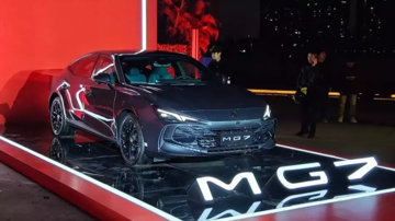 ‘Vượt chuẩn mực' của Toyota Camry, mẫu sedan hạng D giá 410 triệu: Đậm chất thể thao khiến khách Việt hút mắt, 22 tính năng hỗ trợ tự lái cùng AI, tặng kèm bảo hiểm