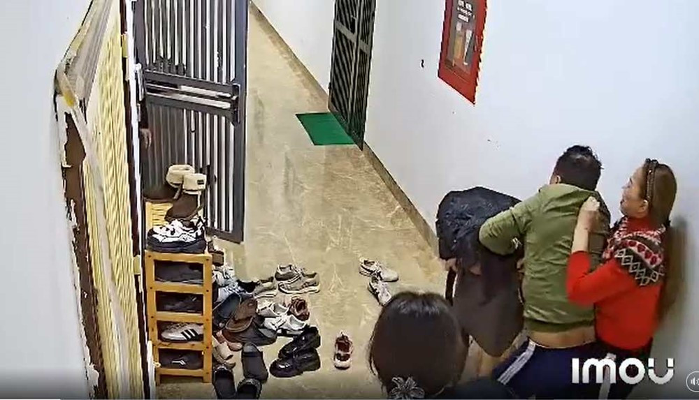 Công an vào cuộc vụ người phụ nữ bị hành hung tại chung cư ở Hà Nội - ảnh 2