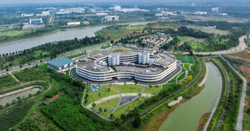 Việt Nam có Làng Vô Cực sở hữu kiến trúc thấp tầng độc đáo, tọa lạc tại ‘Thung lũng Silicon’ miền Bắc