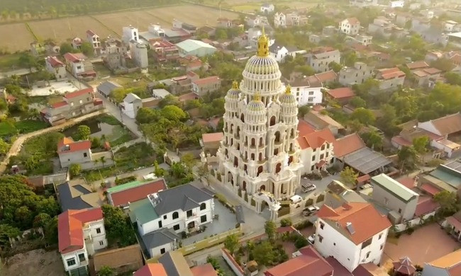 Lâu đài hoàng gia giữa làng quê Bắc Ninh: Cao 12 tầng, nội thất ‘sang - xịn’ đến choáng ngợp- Ảnh 1. Lâu đài hoàng gia giữa làng quê Bắc Ninh: Cao 12 tầng, nội thất ‘sang - xịn’ đến choáng ngợp- Ảnh 1.