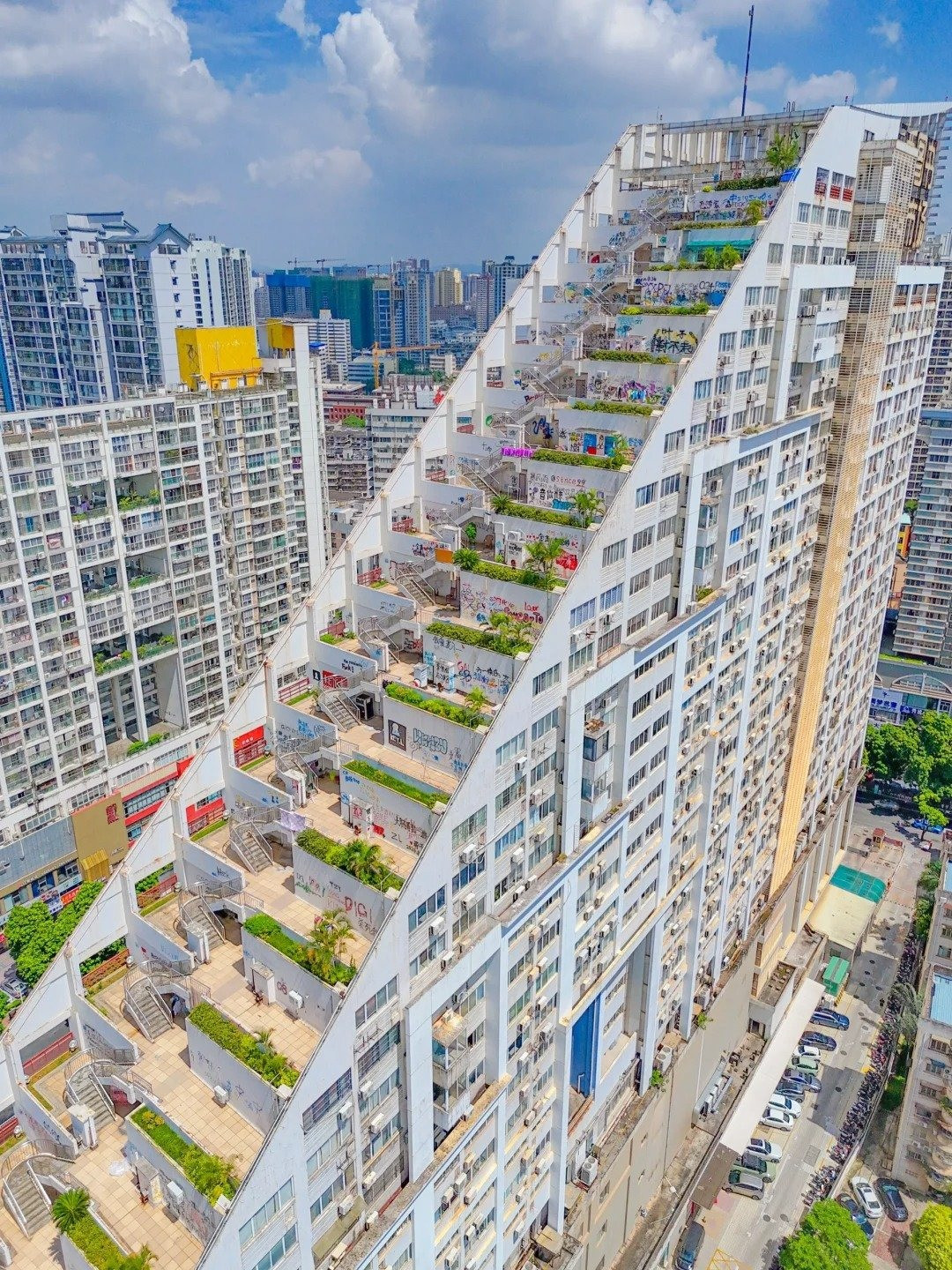Tòa chung cư có một không hai trên thế giới, kiến trúc 'ruộng bậc thang' lạ lẫm giữa lòng đô thị- Ảnh 3. Tòa chung cư có một không hai trên thế giới, kiến trúc 'ruộng bậc thang' lạ lẫm giữa lòng đô thị- Ảnh 3.