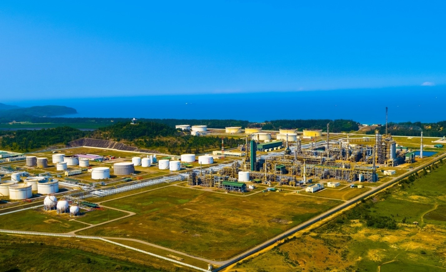 Nhà máy lọc dầu đầu tiên của Việt Nam sắp tiến đến dấu mốc đặc biệt- Ảnh 2. Nhà máy lọc dầu đầu tiên của Việt Nam sắp tiến đến dấu mốc đặc biệt- Ảnh 2.