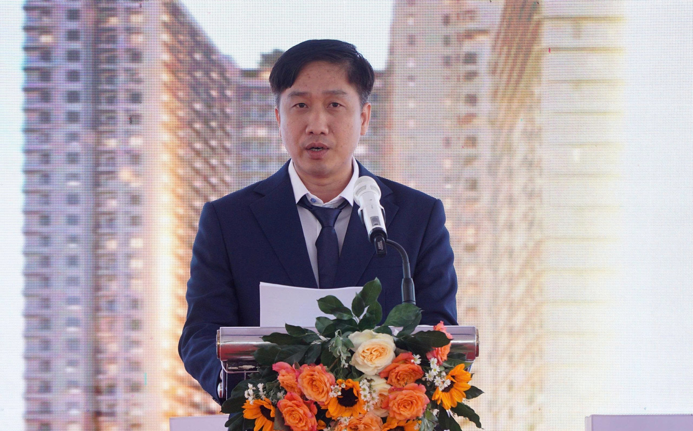 Ông Võ Hoàng Gia Bảo Kha - Giám đốc Công ty TNHH Tư vấn Thiết kế – Đầu tư – Xây dựng Nguyên Hạnh (chủ đầu tư) phát biểu tại lễ khởi công. z7412426669163-948de719211ce31d721721c97a2112ad.jpg